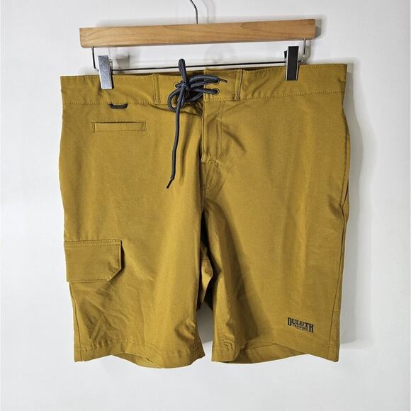 Duluth Trading Bull Moose Hybrid Shorts Mustard Yellow Mens Size 32 Inseam 9" - Picture 1 of 4